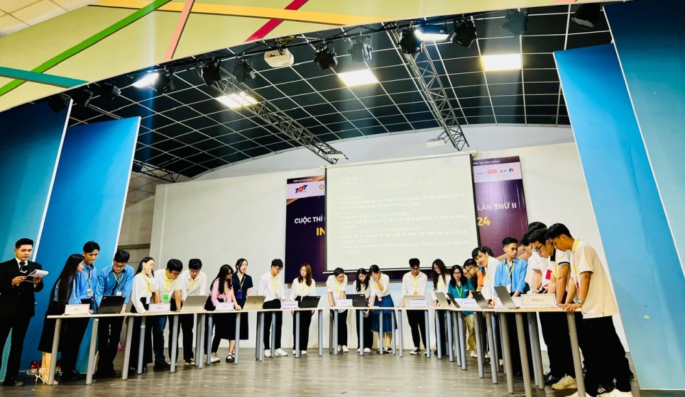 ĐH Ngân hàng TP.HCM đoạt ngôi Quán quân Cuộc thi đầu tư chứng khoán sinh viên Việt Nam lần thứ 2 năm 2024