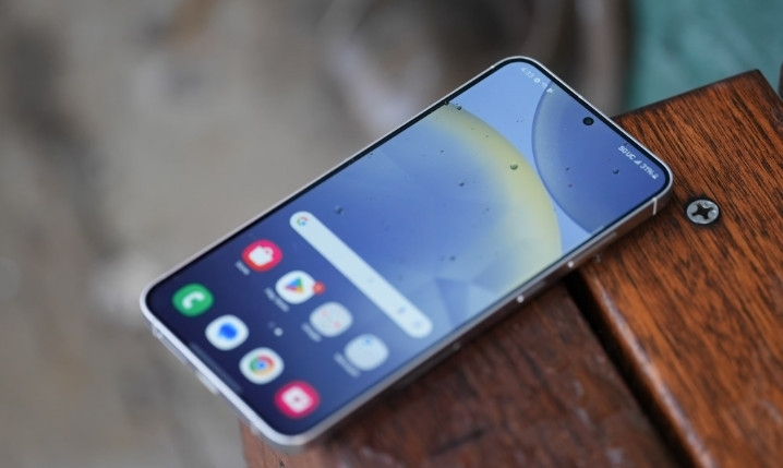 Samsung Galaxy S24 Plus giảm giá cực sốc: Trang bị mạnh ngang iPhone 15 Pro