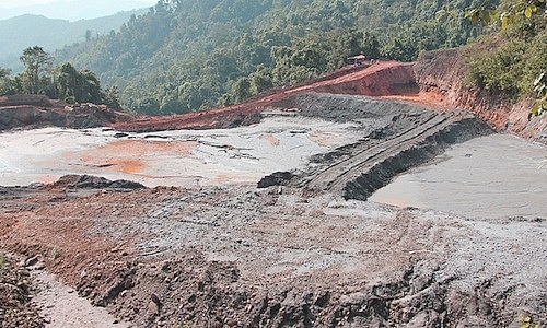 Kim loại màu Nghệ Tĩnh từng bị Thanh tra Bộ TN-MT phạt hơn 1 tỷ đồng sau sự cố vỡ đập khiến một lượng lớn bùn thải quặng tuồn ra sông