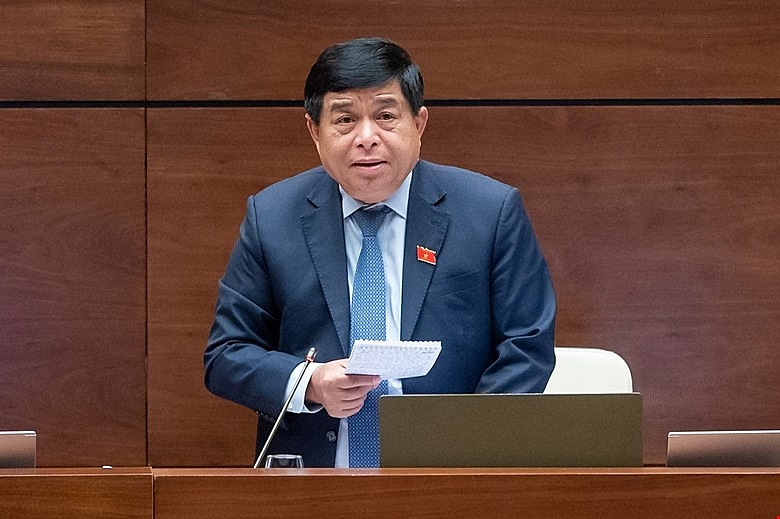 Bộ trưởng Bộ Kế hoạch và Đầu tư Nguyễn Chí Dũng vừa ký báo cáo giải trình ý kiến đại biểu thảo luận tại tổ về kinh tế, xã hội.