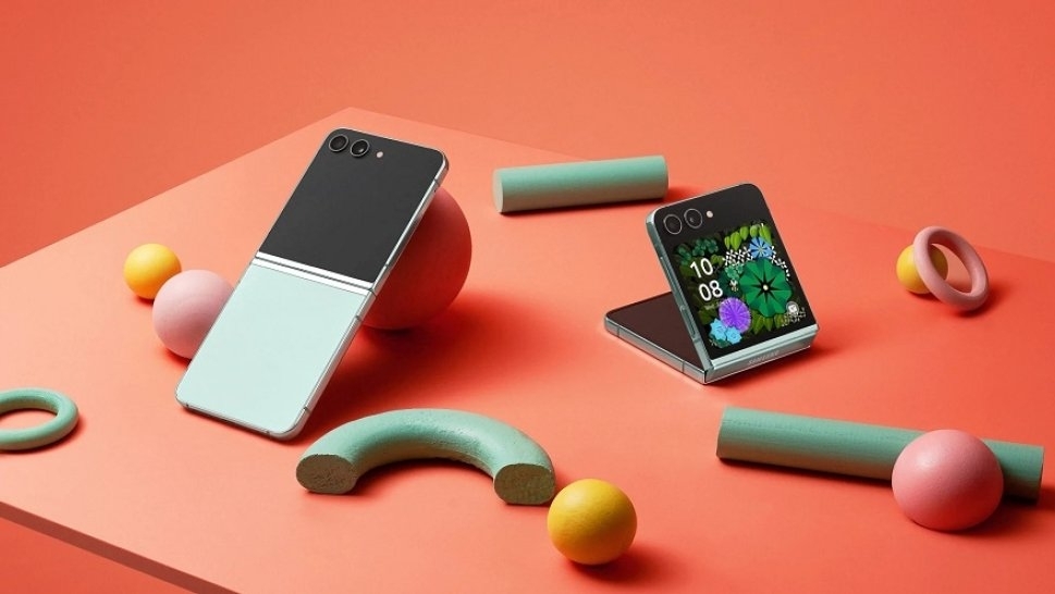 Hé lộ hình ảnh Samsung Galaxy Z Flip6: Nỗi lo độ bền điện thoại gập sẽ là quá khứ?