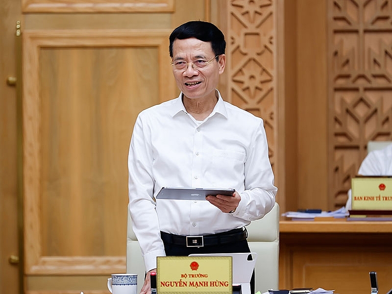 Bộ trưởng Bộ Thông tin và Truyền thông Nguyễn Mạnh Hùng phát biểu tại phiên họp - Ảnh: VGP/Nhật Bắc