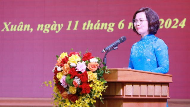 Bí thư Quận ủy Thanh Xuân Bùi Huyền Mai phát biểu tại hội nghị
