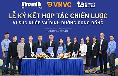 Lễ ký kết hợp tác chiến lược giữa Vinamilk, BVĐK Tâm Anh và VNVC. 