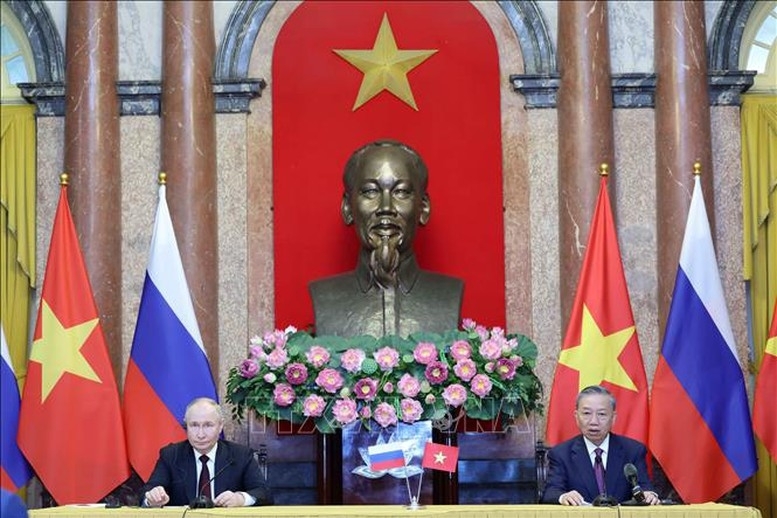 Chủ tịch nước Tô Lâm và Tổng thống Vladimir Putin gặp gỡ báo chí
