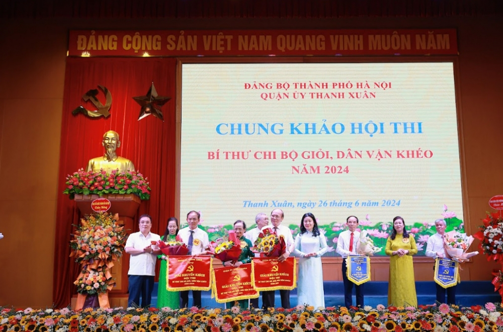 Chung khảo Hội thi 