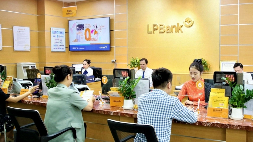 LPBank gọi vốn 6.000 tỷ đồng qua kênh phát hành trái phiếu riêng lẻ, lãi suất năm đầu từ 6,3%/năm