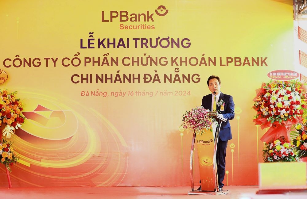 Ông Lê Minh Tâm, Phó Chủ tịch thường trực HĐQT LPBank kiêm Chủ tịch HĐQT LPBS phát biểu tại lễ khai trương