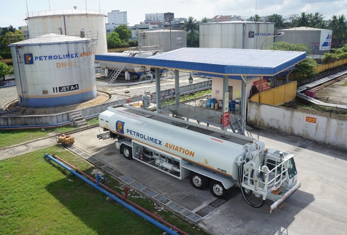 Thị trường nhiên liệu hàng không béo bở ra sao qua các thương vụ của "con đẻ" Petrolimex