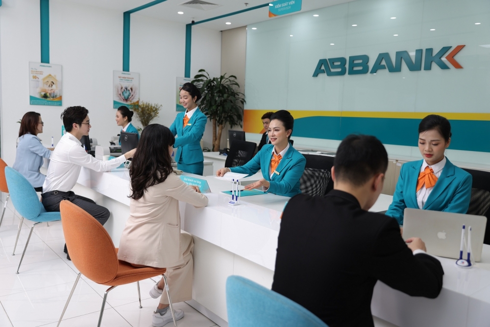 ABBANK luôn quan tâm đồng hành giúp doanh nghiệp nâng cao năng lực cạnh tranh khi tham gia/thực hiện các Gói thầu/Hợp đồng kinh tế với đối tác, tạo điều kiện cho các doanh nghiệp tối ưu hóa hiệu quả kinh doanh.