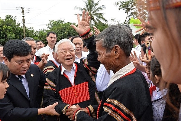 Hình ảnh Tổng Bí thư Nguyễn Phú Trọng thăm đồng bào các dân tộc thiểu số xuất hiện trong phim tài liệu “80 năm Đề cương về văn hóa Việt Nam”.