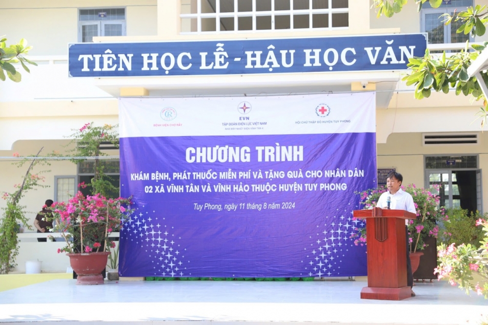 Ông Phan Thanh Nhựt – Phó Chủ tịch Ủy ban nhân xã Vĩnh Tân đại diện chính quyền và người dân địa phương phát biểu cảm ơn đơn vị tổ chức