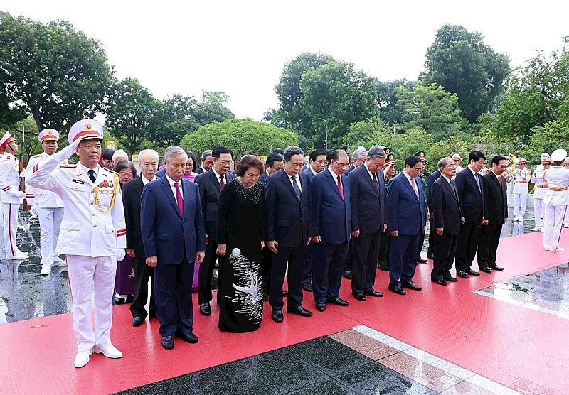 Các đồng chí lãnh đạo, nguyên lãnh đạo Đảng, Nhà nước tưởng nhớ Chủ tịch Hồ Chí Minh