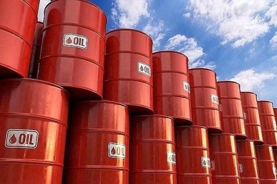 Giá xăng dầu hôm nay 18/10: Dầu WTI tăng nhẹ, dầu Brent giảm khi dự trữ dầu thô Hoa Kỳ giảm mạnh