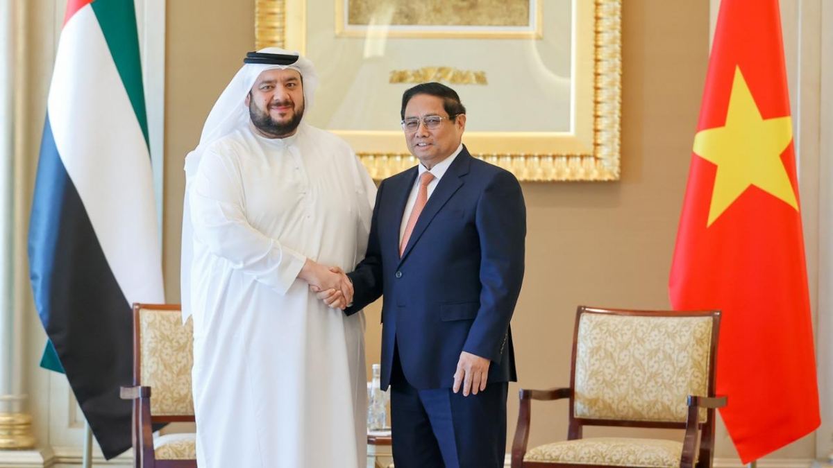 Thủ tướng Phạm Minh Chính và Bộ trưởng Bộ Đầu tư UAE Mohammed Bin Hassan Al Suwaidi - Ảnh: VGP