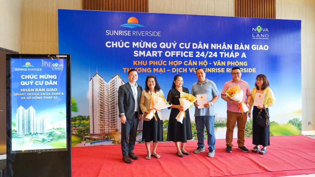 Cư dân Sunrise Riverside phấn khởi nhận bàn giao Smart Office và sổ hồng trong quý 3/2024.