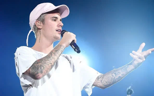 Hoàng tử nhạc pop” Justin Bieber lao đao vì nợ thuế, chi tiêu khủng khiếp gây