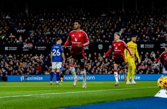 Manchester United hòa nhạt nhòa trước Ipswich Town, huyền thoại đội trưởng chỉ trích cầu thủ thiếu sáng tạo