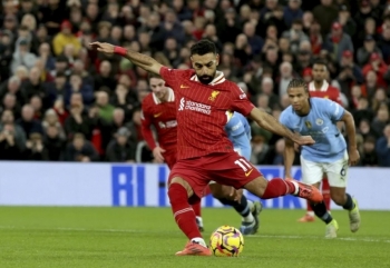 Liverpool 2-0 Manchester City: Chìm sâu trong khủng hoảng và lời đáp trả "6 ngón" của Pep Guardiola