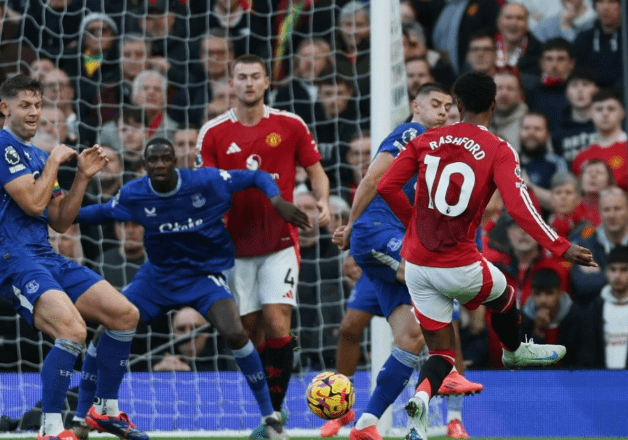 Manchester United 4-0 Everton: Zirkzee lập cú đúp, Rashford thăng hoa giúp MU leo lên vị trí thứ 9