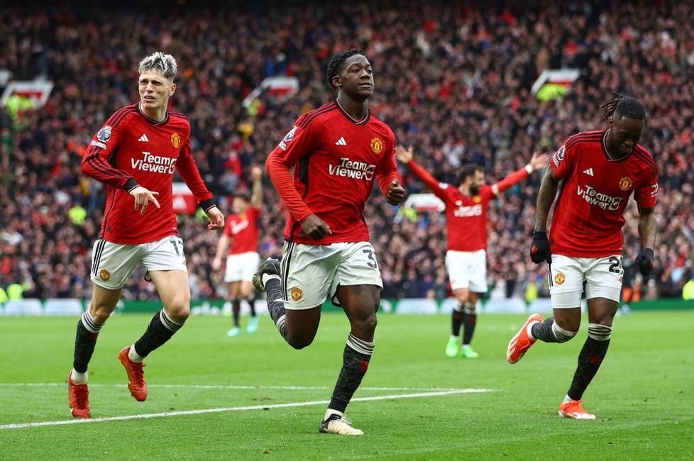 Manchester United sẽ nâng tầm chàng tiền vệ 