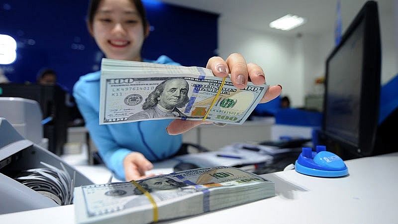 Tỷ giá USD hôm nay 4/12/2024: Thị trường quốc tế đảo chiều, NĐT chờ tín hiệu từ Fed