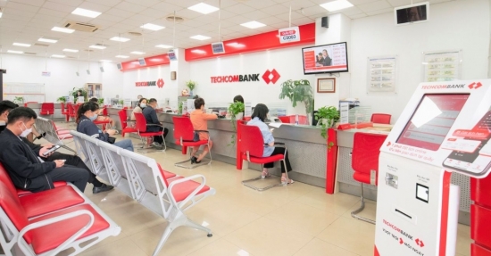 Techcombank và BVBank tăng lãi suất tiết kiệm: Cuộc đua hút vốn cuối năm