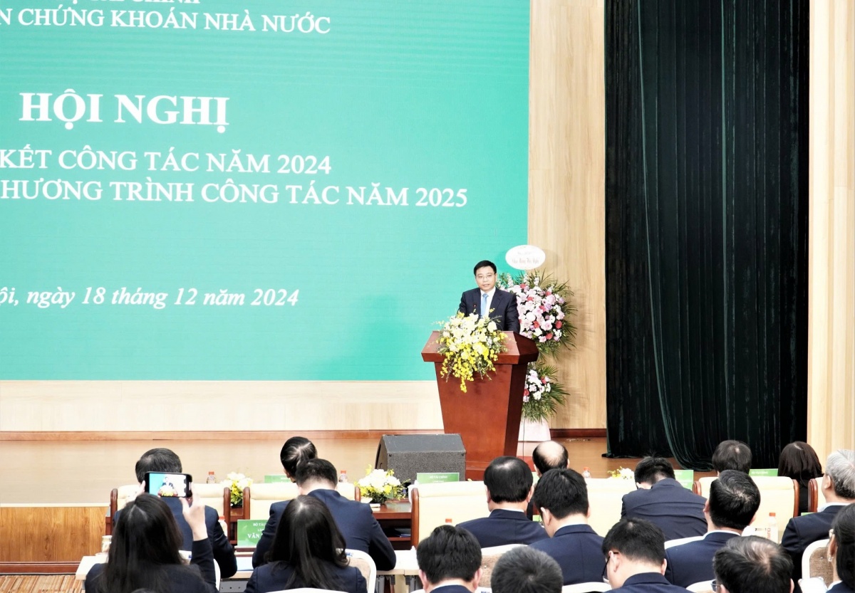 Hội nghị tổng kết công tác chỉ đạo điều hành năm 2024 và triển khai nhiệm vụ năm 2025 của Ủy ban chứng khoán Nhà nước (UBCKNN) - Ảnh: VGP