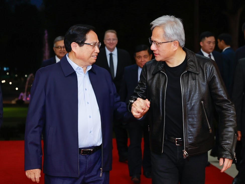 Thủ tướng Chính phủ Phạm Minh Chính tiếp ông Jensen Huang, Chủ tịch, Tổng Giám đốc Tập đoàn NVIDIA (Hoa Kỳ) - tập đoàn sản xuất chip đắt giá nhất thế giới với giá trị thị trường gần 1.200 tỷ USD, chiều 10/12/2024 - Ảnh: VGP