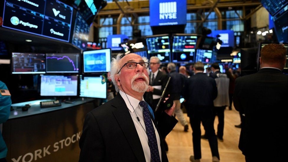 Chứng khoán Mỹ đỏ lửa: Dow Jones mất hơn 537 điểm, cổ phiếu công nghệ lao dốc