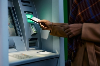 7 bước đơn giản để giao dịch an toàn tại ATM mùa Tết