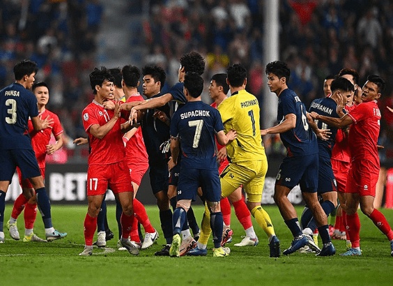 Kỳ lạ tại AFF Cup: Vì sao bàn thắng "tệ nhất" lịch sử lại được đề cử đẹp nhất?