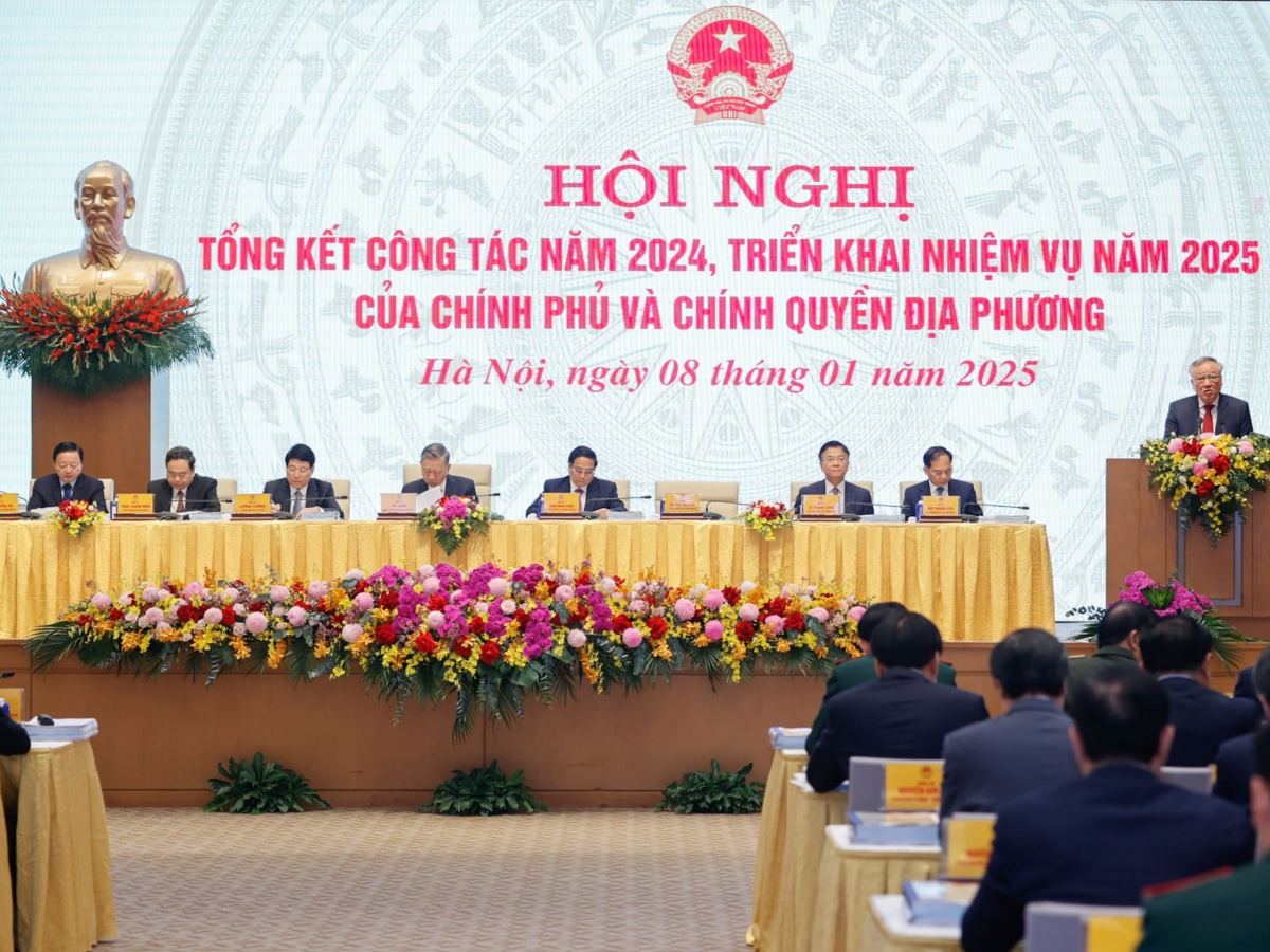 Phó Thủ tướng Thường trực Chính phủ Nguyễn Hòa Bình: Phấn đấu tốc độ tăng trưởng cả nước năm 2025 đạt trên 8% hoặc 10% trong điều kiện thuận lợi, tạo đà, tạo lực, tạo thế, tạo niềm tin cho tăng trưởng 2 con số trong giai đoạn 2026-2030 - Ảnh: VGP