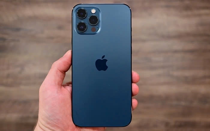 Giá iPhone 12 Pro Max “rơi mạnh” giữa tháng 1/2025: 