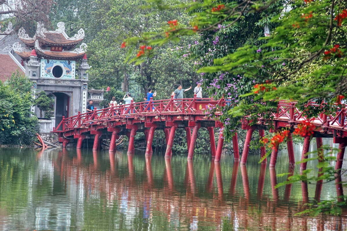 Khám phá Hà Nội Tết Ất Tỵ: Đi đâu ngày mùng 1 để cầu tài lộc, may mắn và bình an cho cả năm?