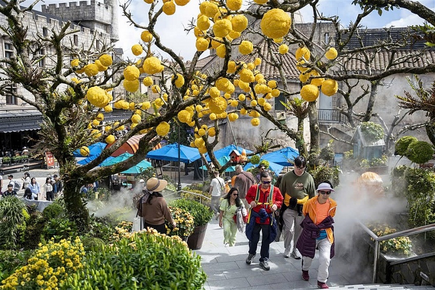 Du khách quốc tế du ngoạn Sun World Ba Na Hills