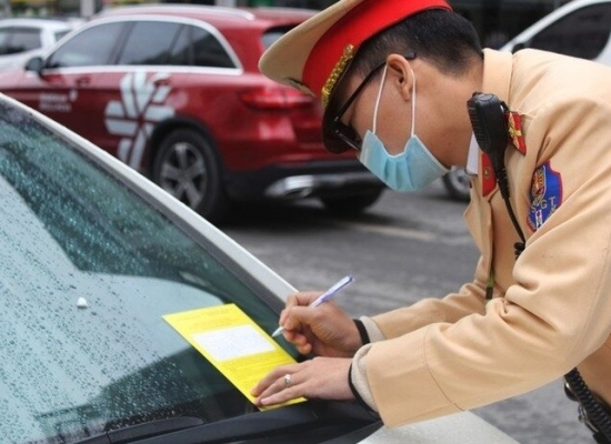 Từ 1/1/2025, vượt bên phải không còn là lỗi nhỏ, mức phạt có thể khiến bạn "cháy ví" ngay lập tức?