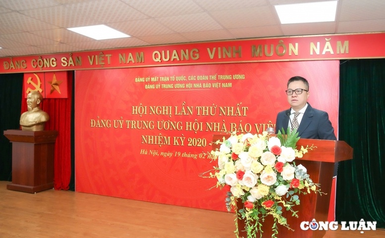 Ông Lê Quốc Minh - Bí thư Đảng uỷ, Chủ tịch Hội Nhà báo Việt Nam phát biểu khai mạc Hội nghị