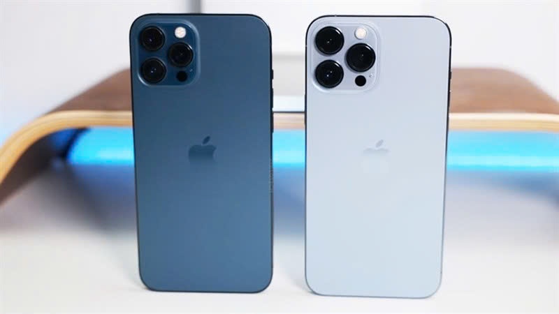 So găng iPhone 12 Pro Max vs iPhone 13 Pro Max: Chênh 2 triệu nhưng đâu mới là 