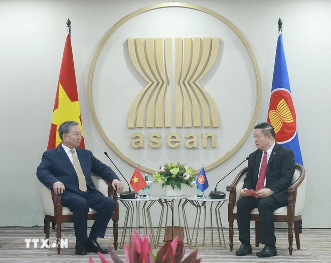 Tổng Bí thư Tô Lâm gặp Tổng Thư ký ASEAN ASEAN Kao Kim Hourn và Ủy ban đại diện thường trực bên cạnh ASEAN (CPR). (Ảnh: Thống Nhất/TTXVN)