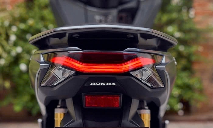 Honda lên kệ mẫu xe máy mới: Màn hình TFT cảm ứng, chạy 500km mới đổ xăng, giá rẻ giật mình