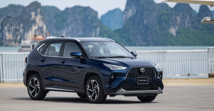 Giảm giá cực mạnh! Hàng loạt mẫu xe Toyota "đại hạ giá", mua ô tô còn tặng quà xịn