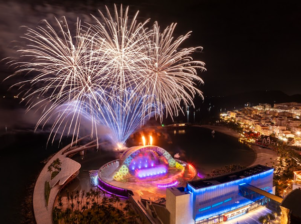  Show diễn đa phương tiện Kiss of the Sea