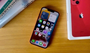 Cứ tưởng lỗi thời, ai ngờ chiếc iPhone này vẫn "cháy hàng": Hiệu năng mạnh, giá cực tốt