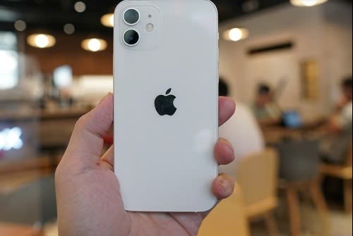 Giá iPhone 12 giảm sâu cuối tháng 3: Về tay người dùng với giá "ấm lòng"