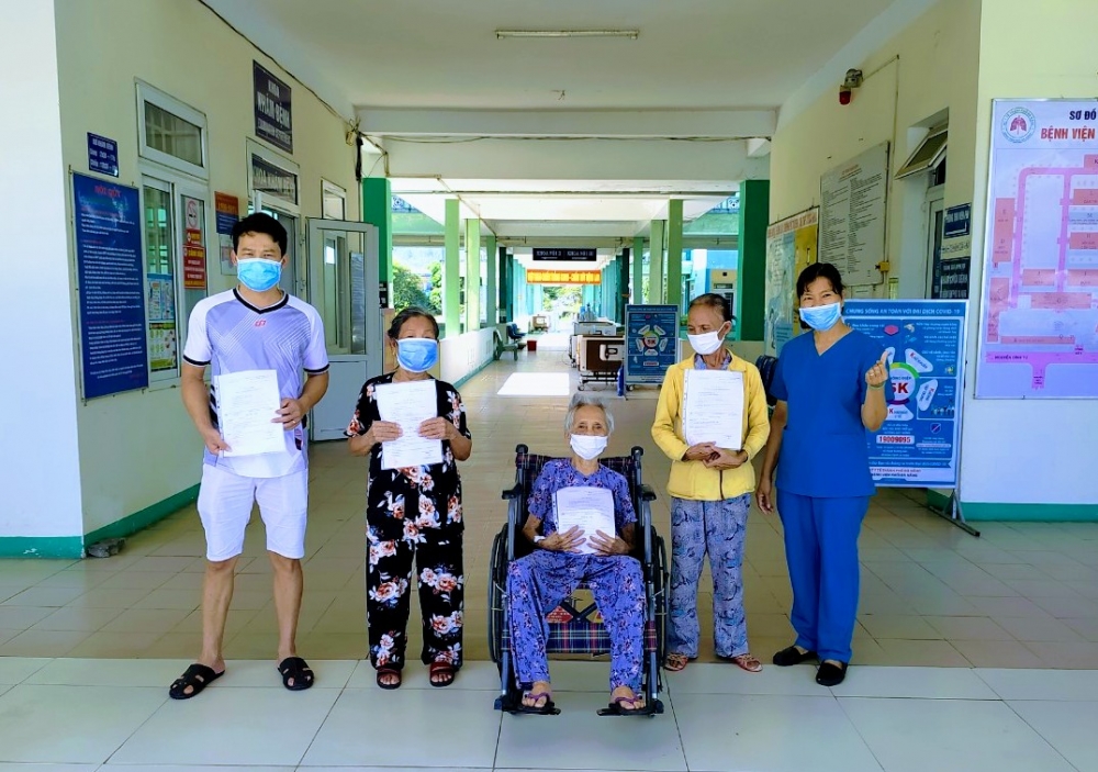 Đà Nẵng: Cụ bà 101 tuổi chiến thắng Covid-19 sau hơn 10 ngày nhập viện
