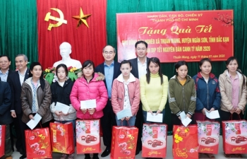 Lãnh đạo Đảng, Nhà nước, MTTQ Việt Nam tặng quà Tết đồng bào nghèo
