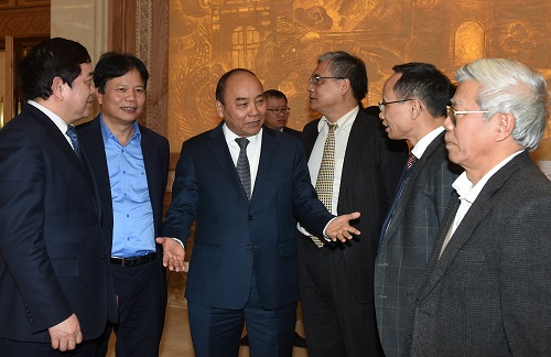 Thủ tướng Nguyễn Xuân Phúc: Không được vấp ngã để kinh tế tụt dốc