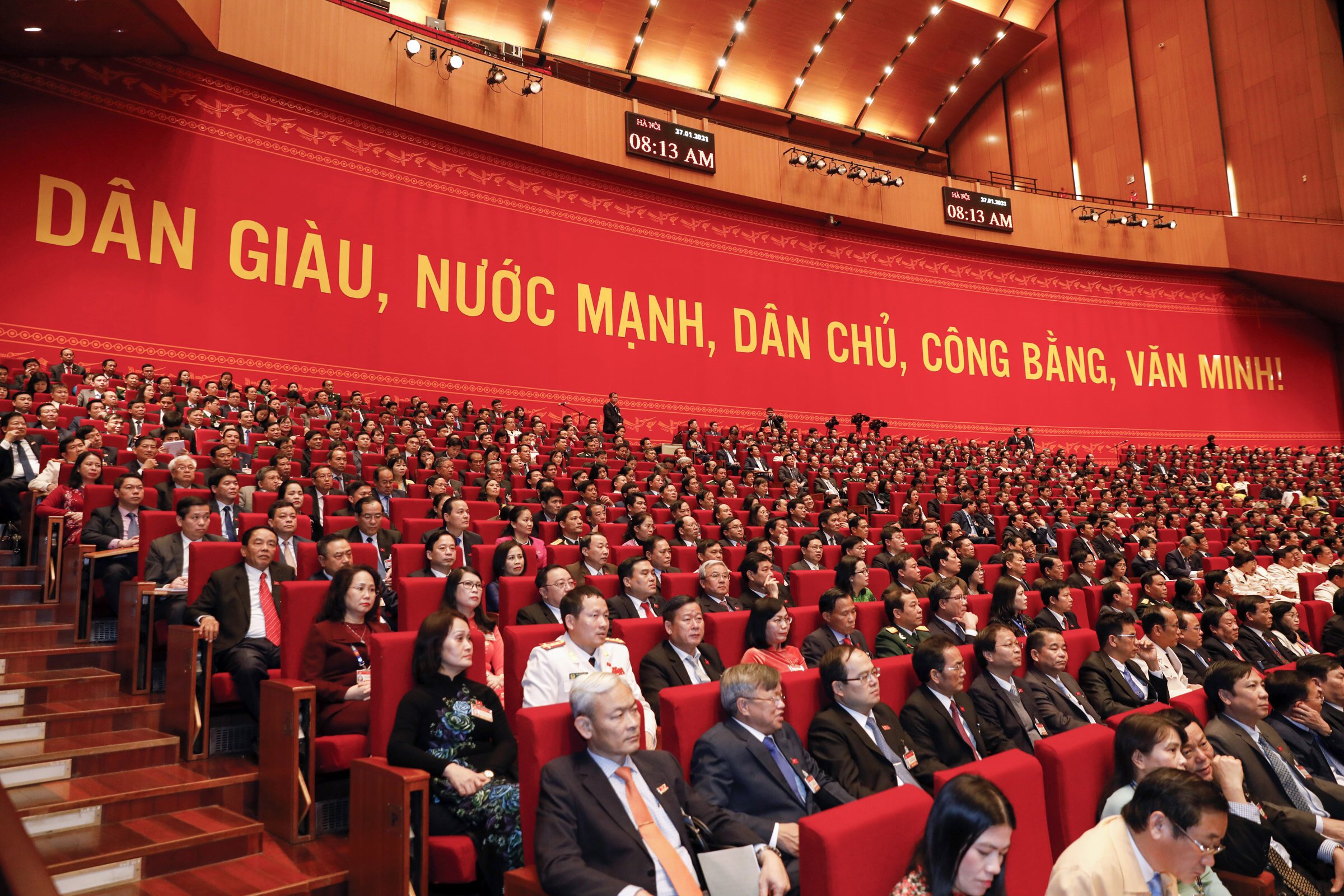 Thủ tướng Nguyễn Xuân Phúc điều hành thảo luận dự thảo Văn kiện trình Đại hội XIII