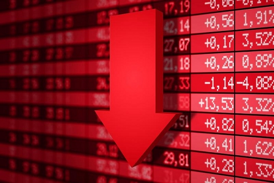 Cổ phiếu đáp sàn đồng loạt, VN-Index giảm 63 điểm, nhà đầu tư tháo chạy khỏi vùng giá đỏ